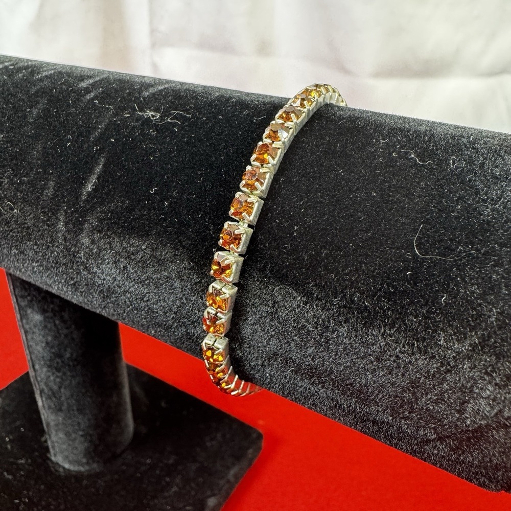 Vtg Silvertone Elastic Bracelet With Amber Colored Gems‎ - Picture 2 of 5